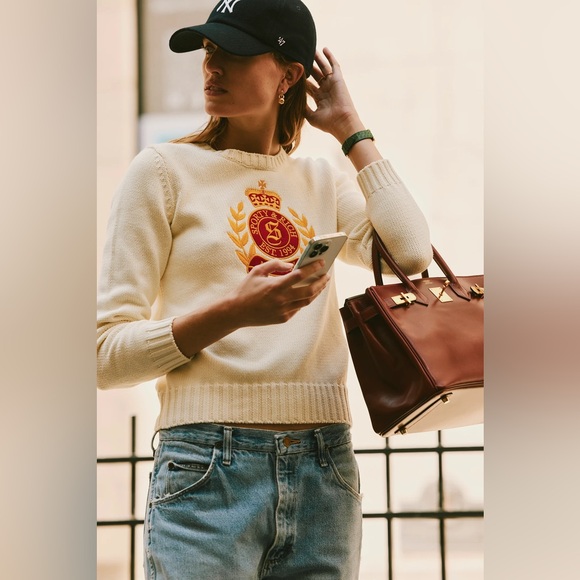 ❤️NWT Sporty & Rich Wall Street Crest Sweater❤️ - Picture 1 of 4